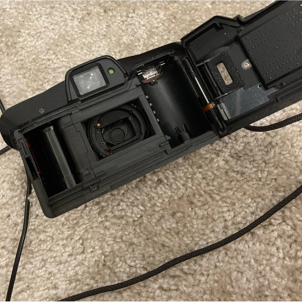 Canon Sure Shot 35mm film camera - Picture 2 of 3